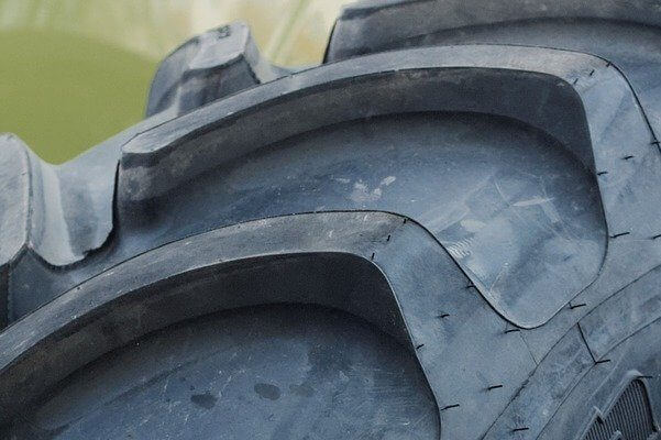 tractor, tire, rubber-931966.jpg